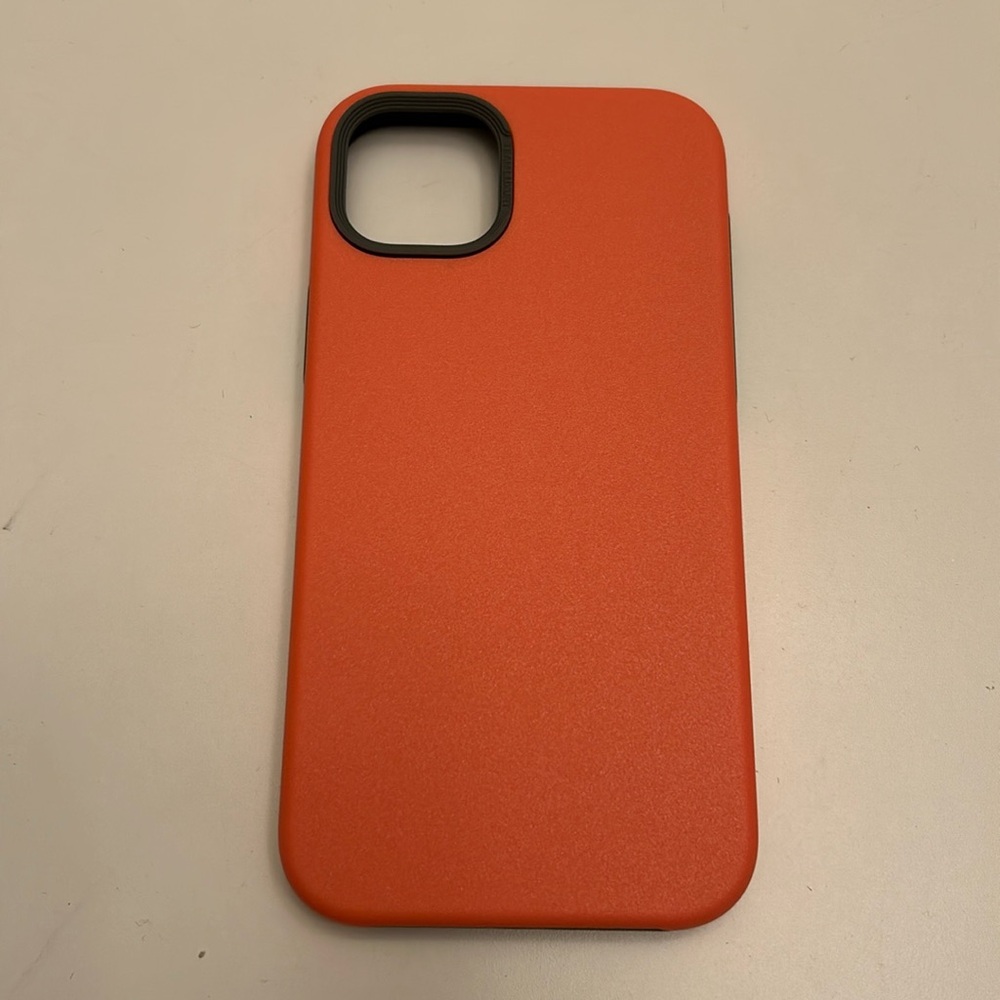 NEW NIB iPhone 14 Plus iPhone 15 Plus case in coral